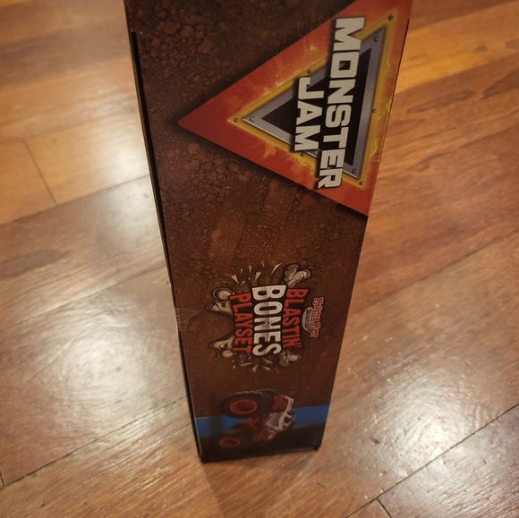 Monster Jam Blasting Bones Playset Includes Monster Mutt Dalmation Truck NIB - Picture 7 of 13